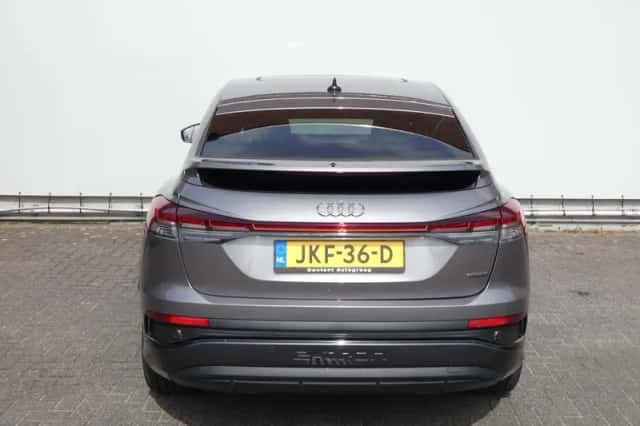 Audi Q4 (2023) thumbnail 6