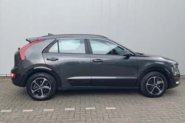 Kia Niro (2025) thumbnail 5