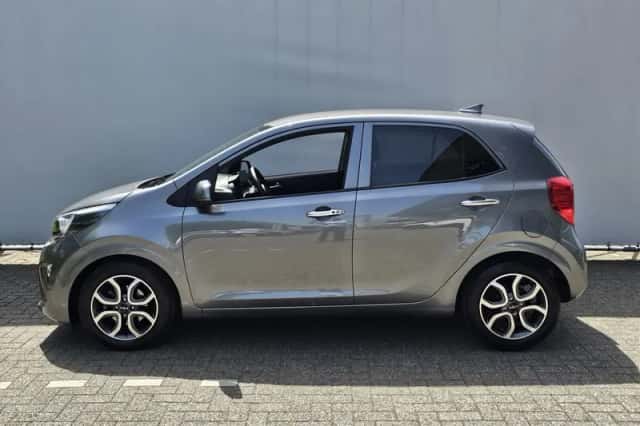 Kia Picanto (2022) thumbnail 2