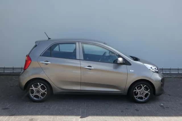 Kia Picanto (2016) thumbnail 4