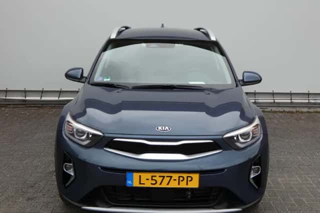 Kia Stonic (2021) thumbnail 2