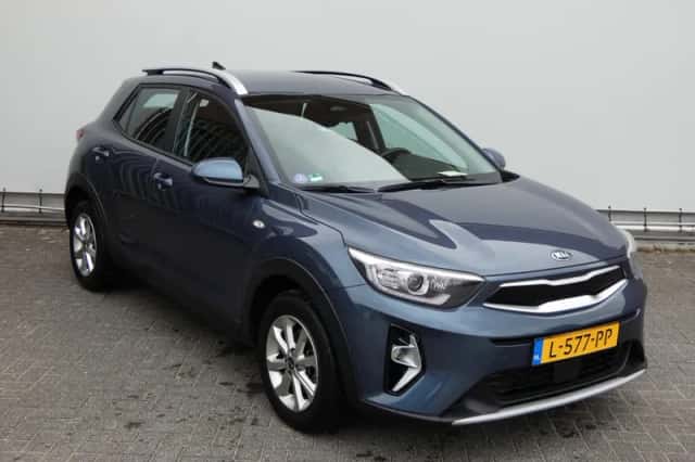 Kia Stonic (2021) thumbnail 3