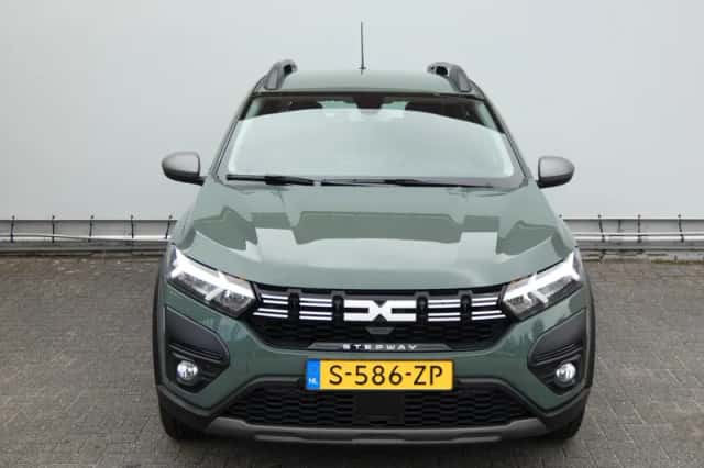Dacia Sandero Stepway (2023) thumbnail 2