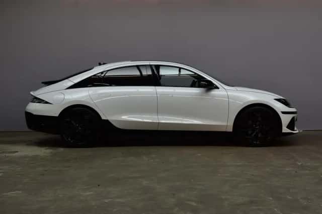 Hyundai Ioniq 6 (2023) thumbnail 4