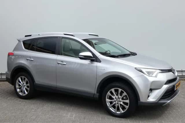 Toyota RAV4 (2016) thumbnail 3