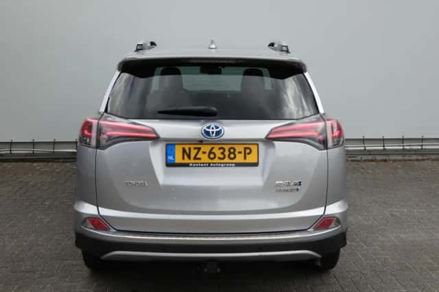Toyota RAV4 (2016) thumbnail 6