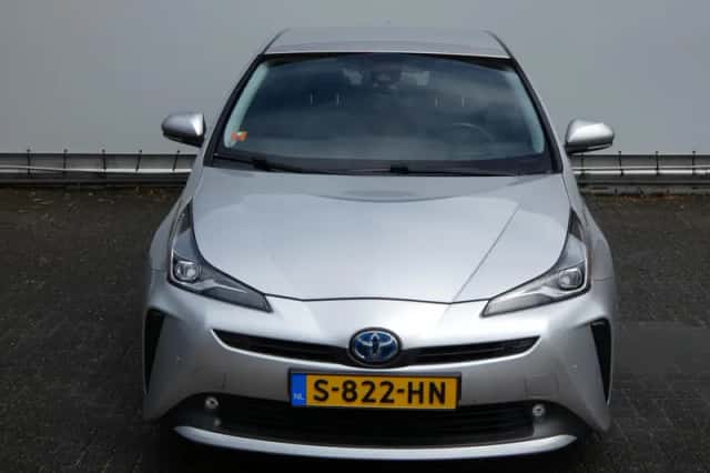 Toyota Prius (2019) thumbnail 2