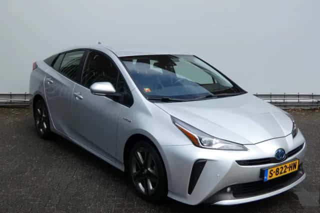 Toyota Prius (2019) thumbnail 3