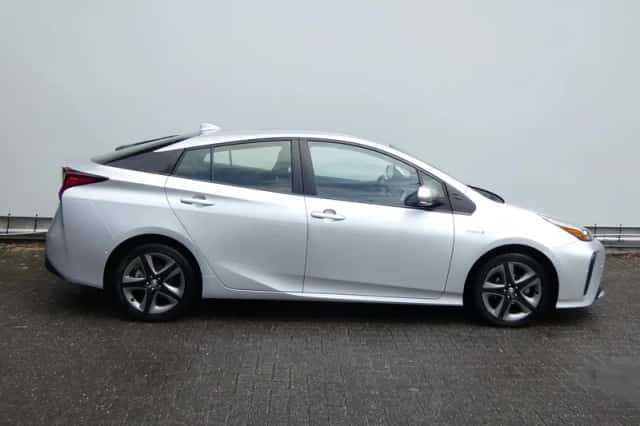 Toyota Prius (2019) thumbnail 4
