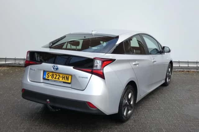 Toyota Prius (2019) thumbnail 5