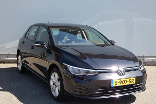 Volkswagen Golf (2023) thumbnail 3