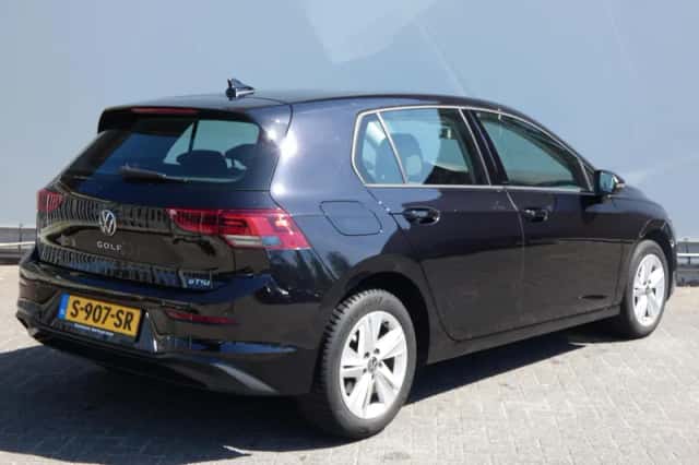 Volkswagen Golf (2023) thumbnail 5