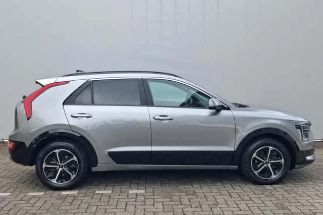 Kia Niro (2025) thumbnail 5