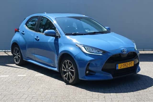 Toyota Yaris (2020) thumbnail 3