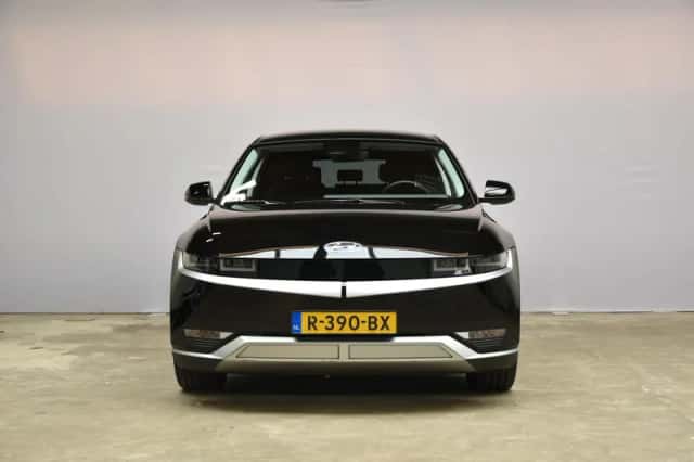 Hyundai Ioniq 5 (2022) thumbnail 2