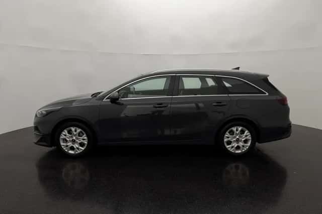 Kia Ceed Sportswagon (2022) thumbnail 2