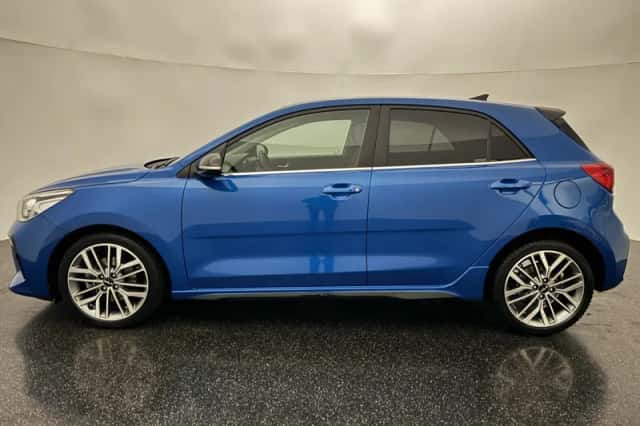 Kia Rio (2023) thumbnail 2