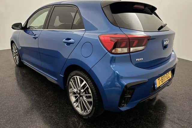 Kia Rio (2023) thumbnail 3