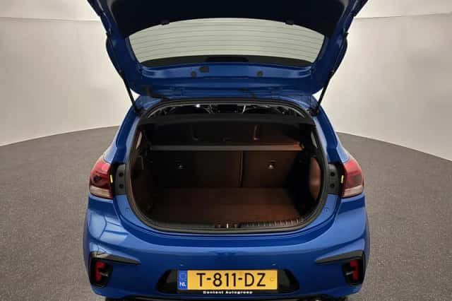 Kia Rio (2023) thumbnail 5