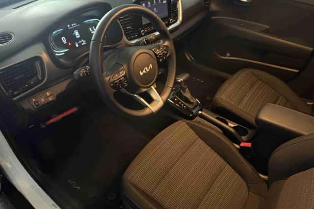 Kia Stonic (2025) thumbnail 3