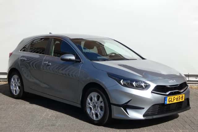 Kia Ceed (2024) thumbnail 3