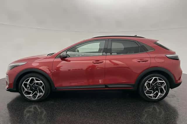 Kia XCeed (2023) thumbnail 2
