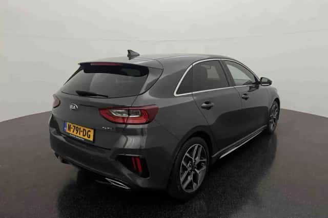 Kia Ceed (2021) thumbnail 2