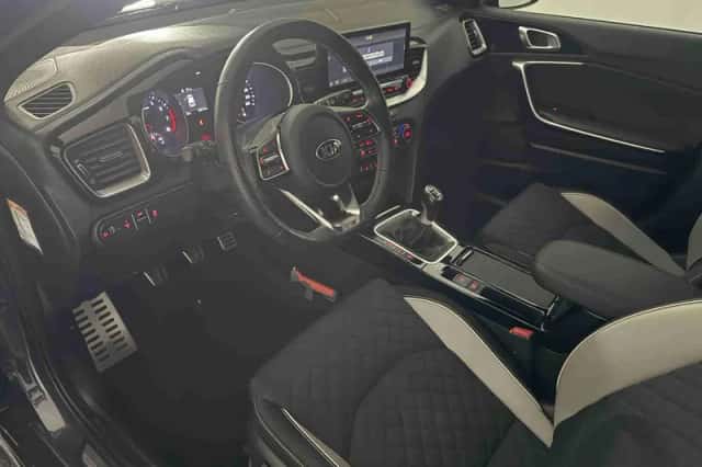 Kia Ceed (2021) thumbnail 3