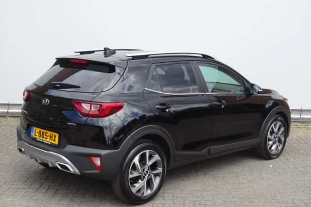 Kia Stonic (2021) thumbnail 5