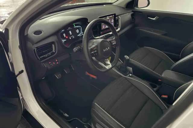 Kia Stonic (2025) thumbnail 3