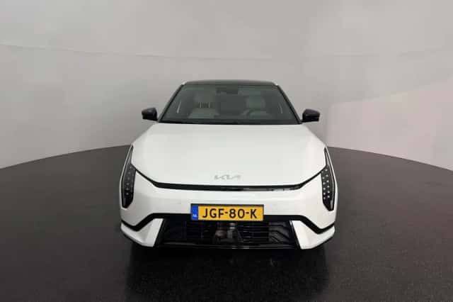 Kia EV4 (2025) thumbnail 2