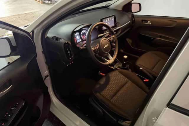 Kia Picanto (2023) thumbnail 3