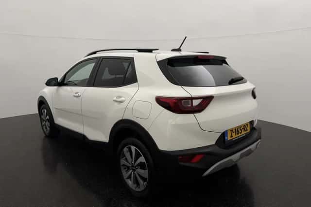 Kia Stonic (2022) thumbnail 3