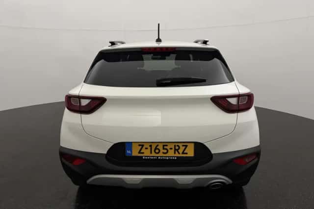 Kia Stonic (2022) thumbnail 4