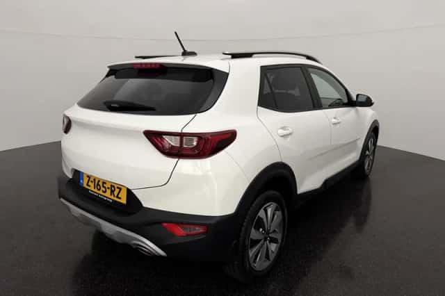 Kia Stonic (2022) thumbnail 6