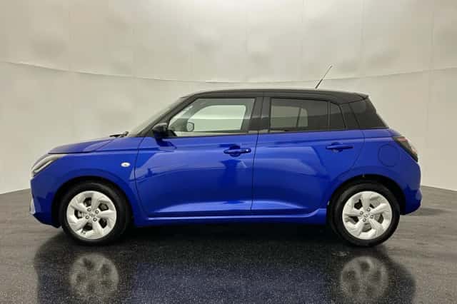 Suzuki Swift (2025) thumbnail 2