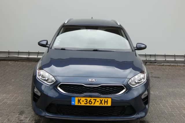 Kia Ceed Sportswagon (2021) thumbnail 2