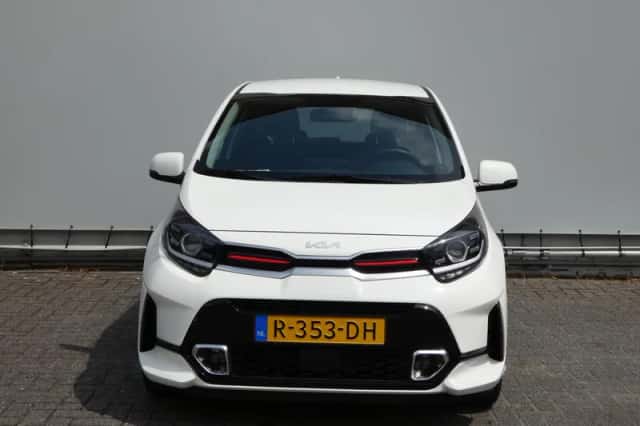 Kia Picanto (2022) thumbnail 2