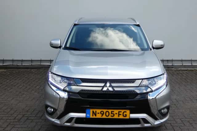 Mitsubishi Outlander (2021) thumbnail 2