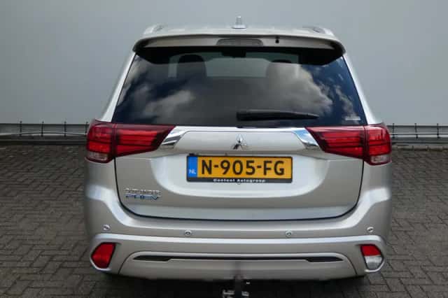 Mitsubishi Outlander (2021) thumbnail 6