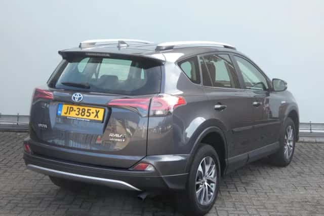 Toyota RAV4 (2016) thumbnail 5