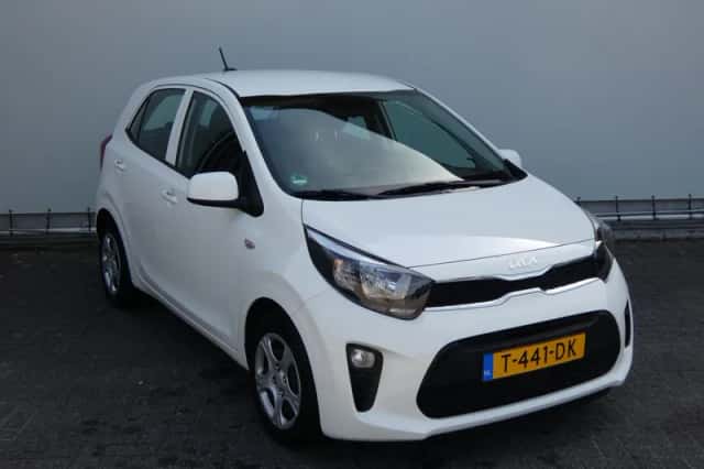 Kia Picanto (2023) thumbnail 3