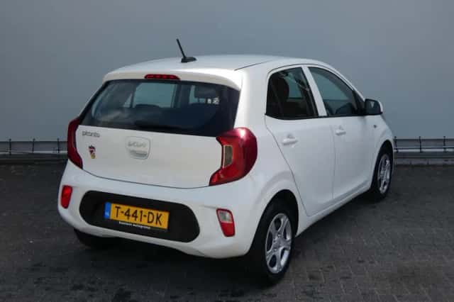 Kia Picanto (2023) thumbnail 5