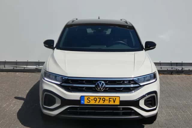 Volkswagen T-Roc (2023) thumbnail 2