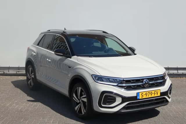 Volkswagen T-Roc (2023) thumbnail 3