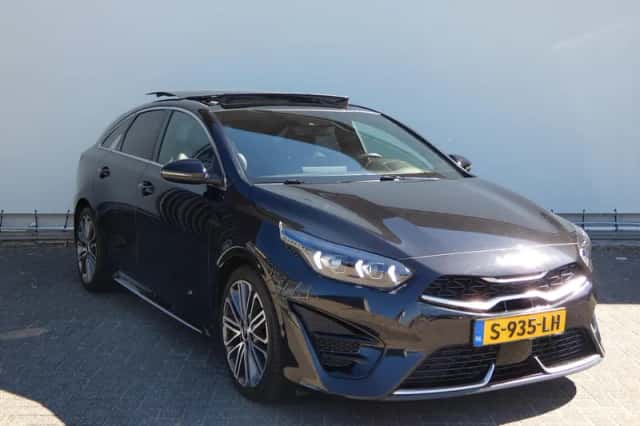 Kia Proceed (2023) thumbnail 3