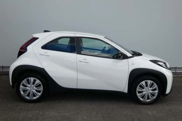 Toyota Aygo (2024) thumbnail 4