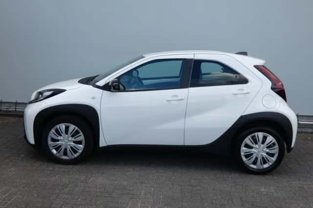Toyota Aygo (2024) thumbnail 5