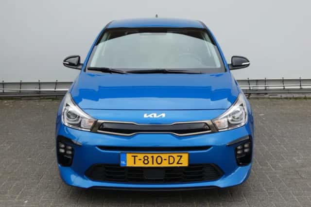 Kia Rio (2023) thumbnail 2