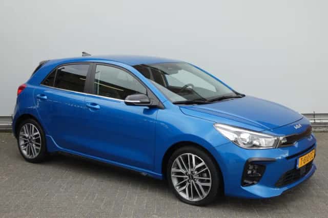 Kia Rio (2023) thumbnail 3